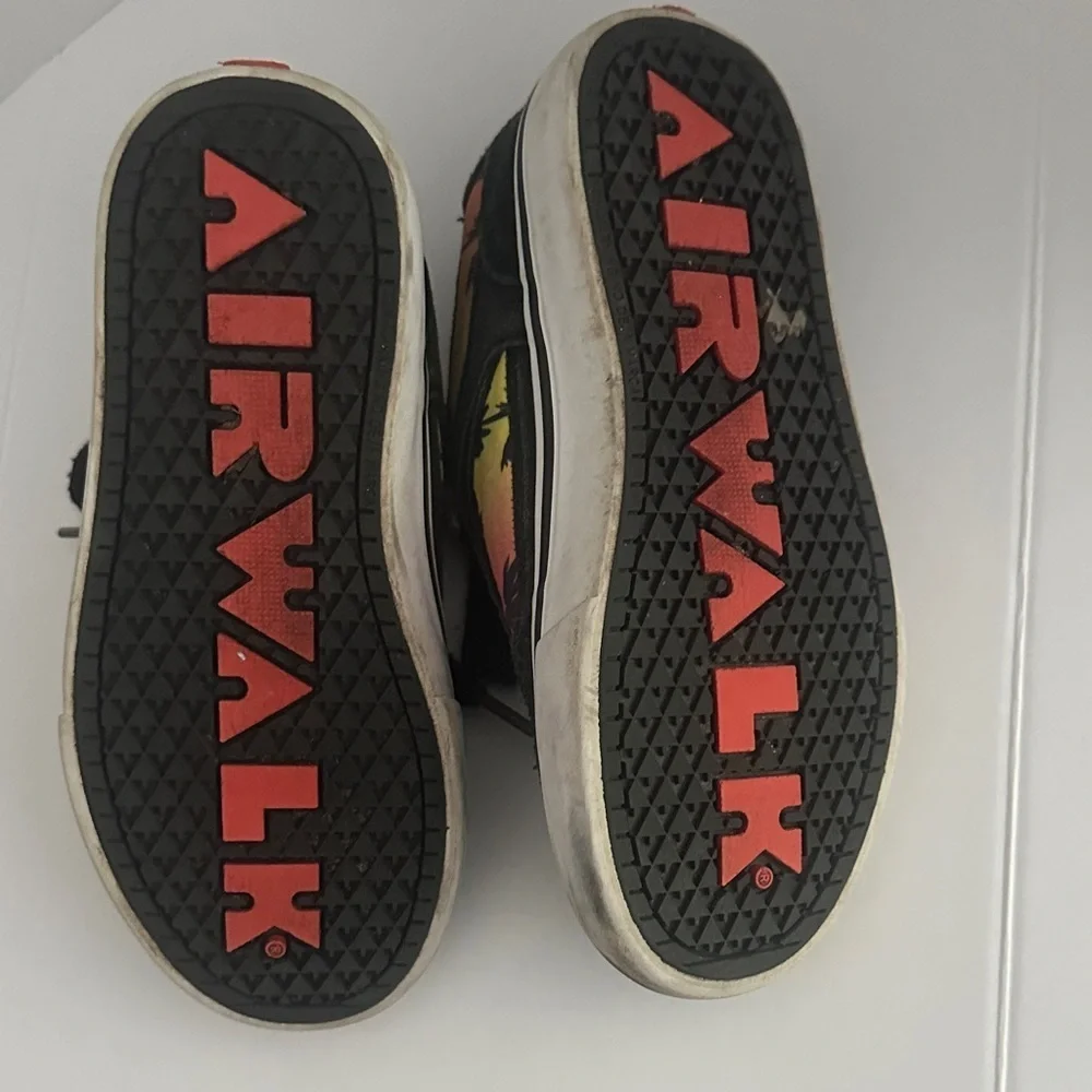 Airwalk Kids Black and Vibrant Palm Sneakers Size 2